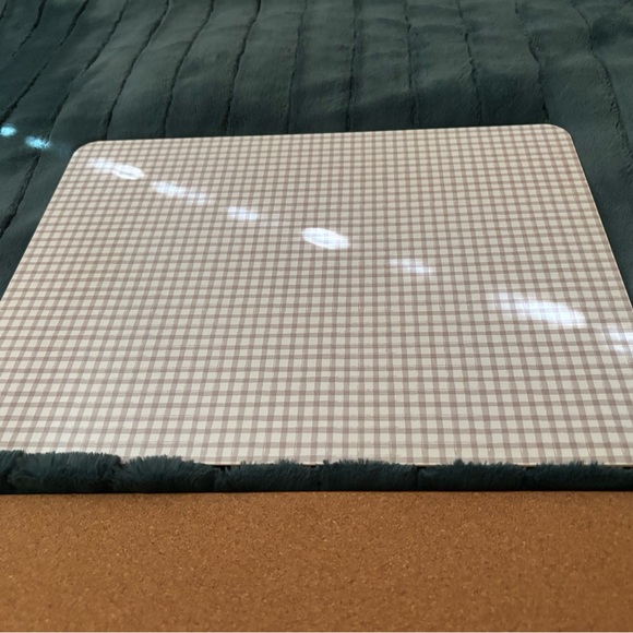 Threshold two sturdy placemats/desk work area. - Picture 5 of 7